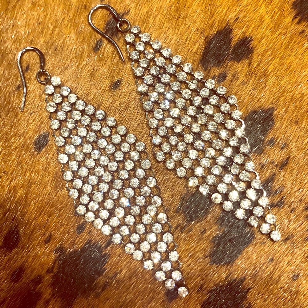 💄NEW!! RAZZLE DAZZLE DROP EARRINGS! NWOT